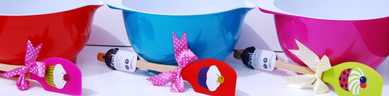 Colourful melamine non slip mixing bowl from CKS Zeal. Brighten your kitchen with this colourful melamine bowl and co ordinate with colourful silicone spatulas all by CKS Zeal